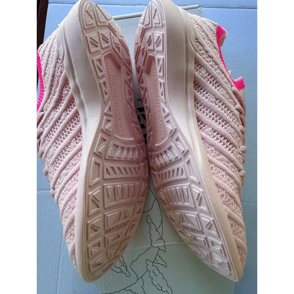 APL Kids TechLoom Wave Running Shoes Bleached Fusion Pink 4Y 3-2-009-324-689 NEW